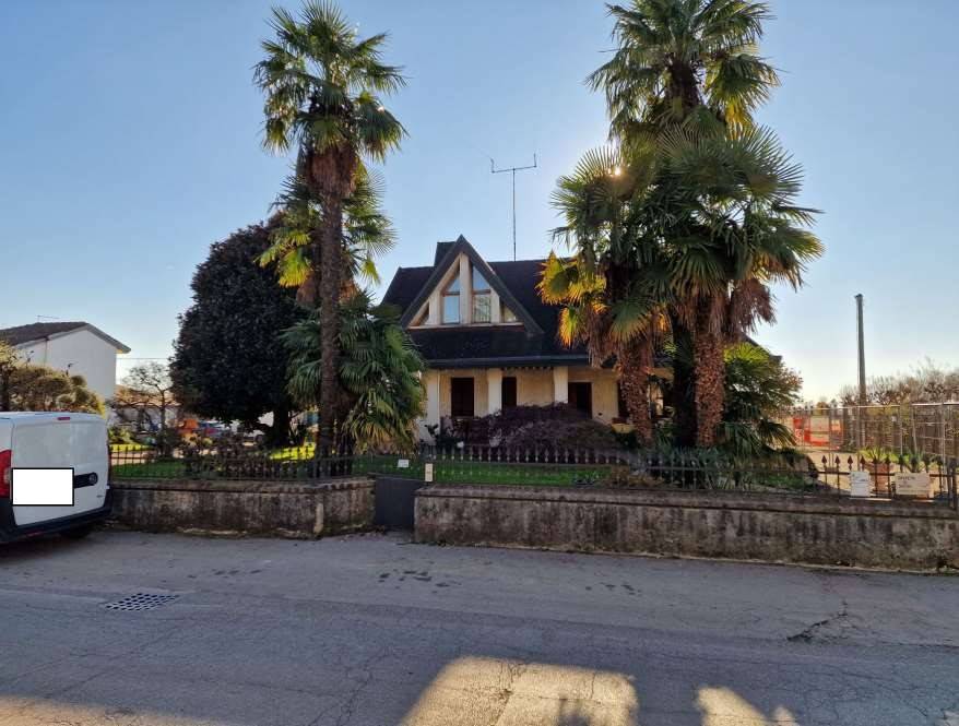 casa indipendente in vendita a Loria in zona Ramon