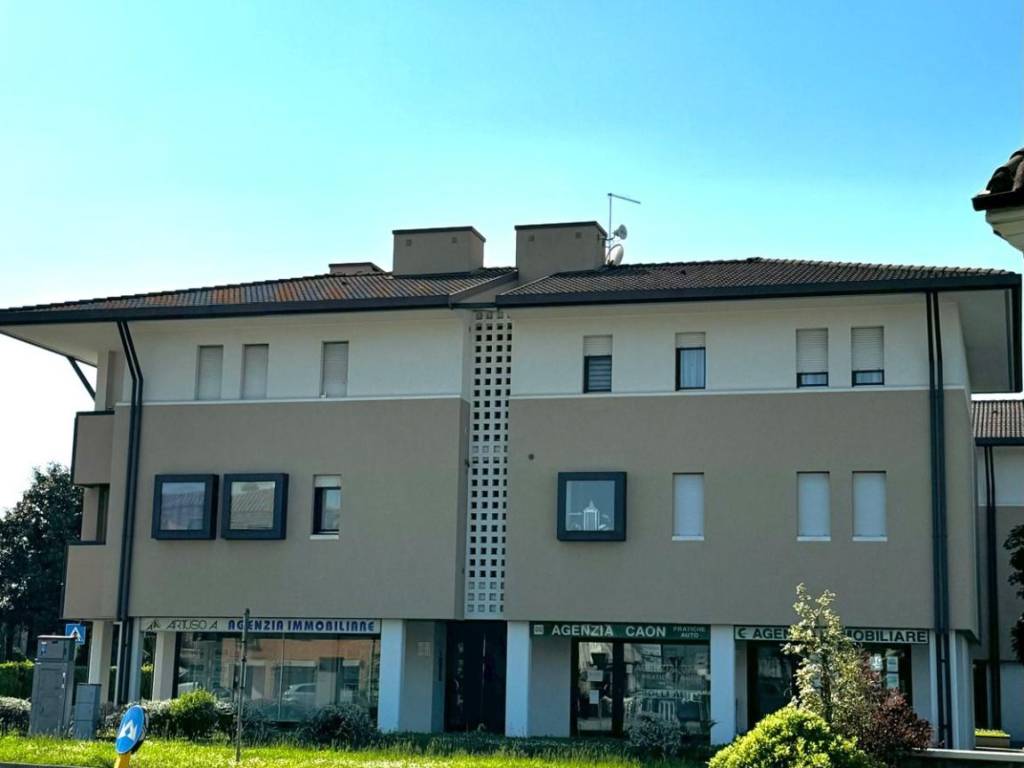 ufficio in vendita a Loria in zona Bessica