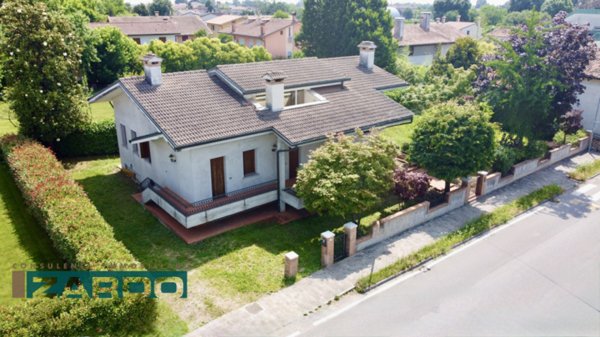 casa indipendente in vendita a Loria