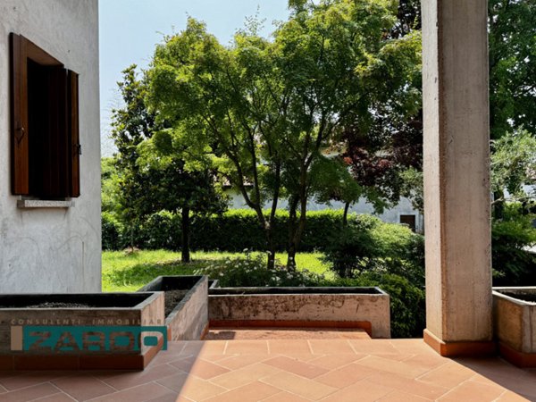 casa indipendente in vendita a Loria