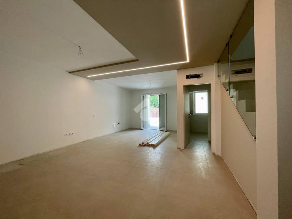 casa indipendente in vendita a Loria in zona Bessica