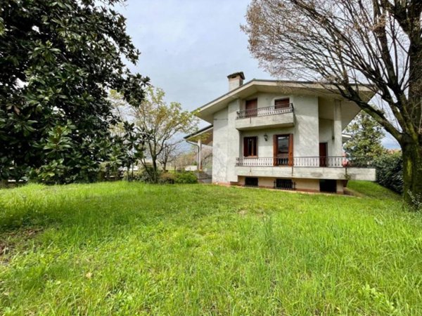 casa indipendente in vendita a Loria in zona Bessica