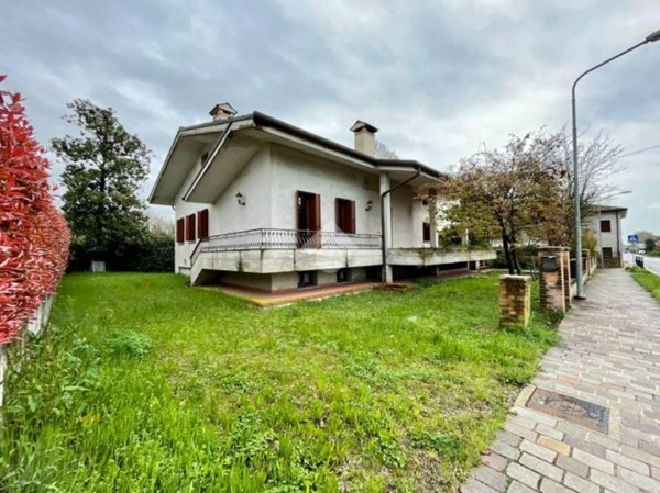 casa indipendente in vendita a Loria