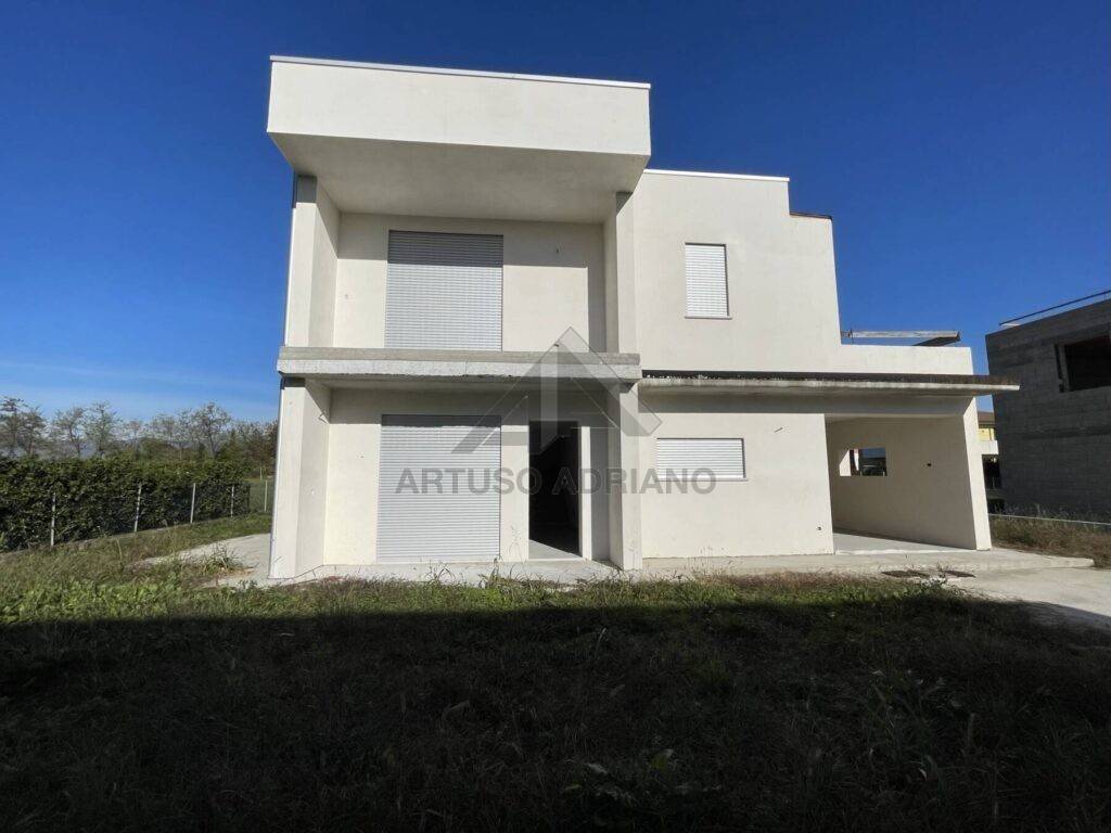 casa indipendente in vendita a Loria in zona Castione