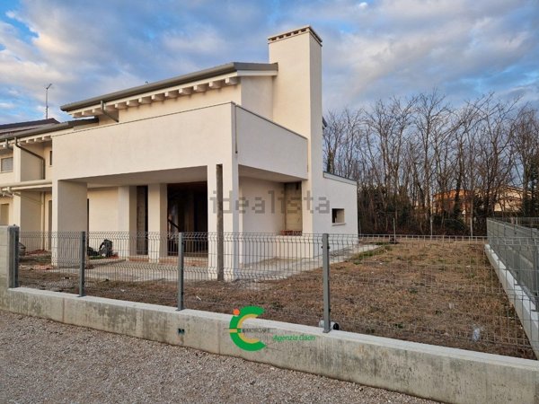 casa indipendente in vendita a Loria in zona Bessica