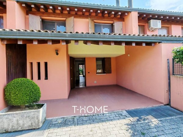 casa indipendente in vendita a Loria in zona Bessica