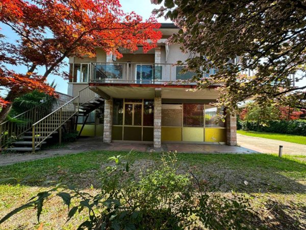 casa indipendente in vendita a Loria in zona Bessica