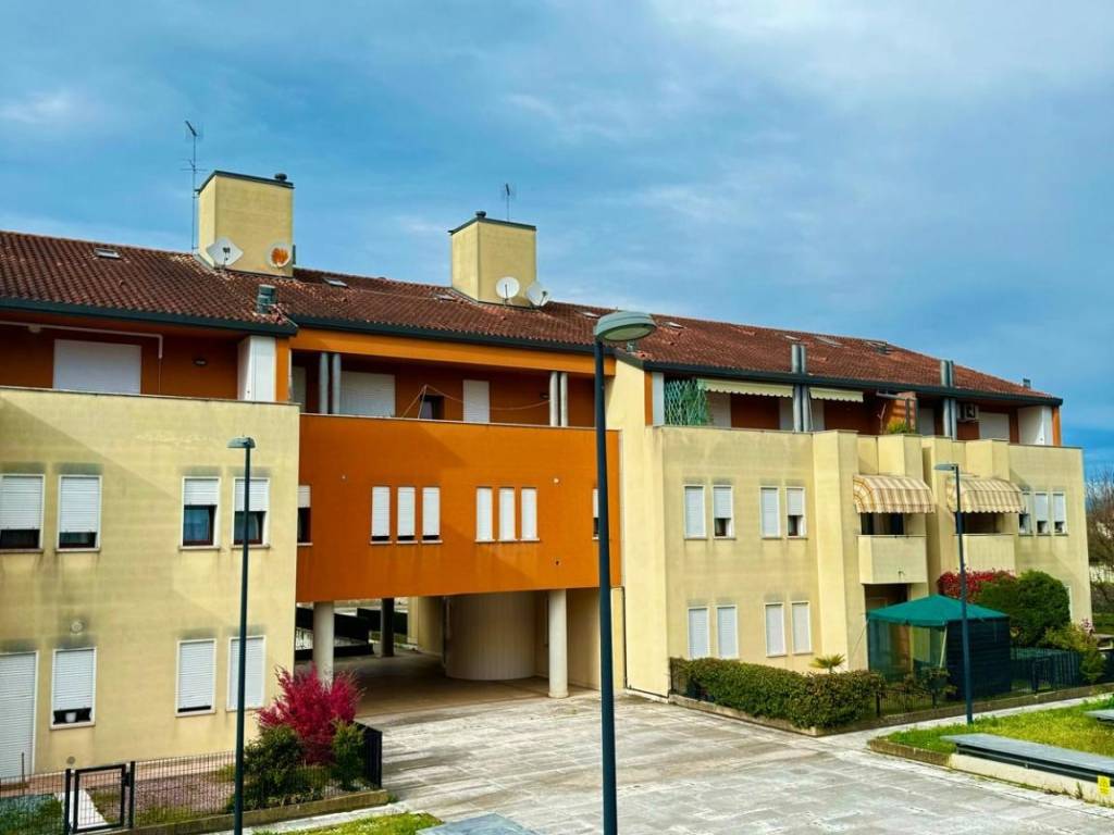 appartamento in vendita a Loria in zona Ramon