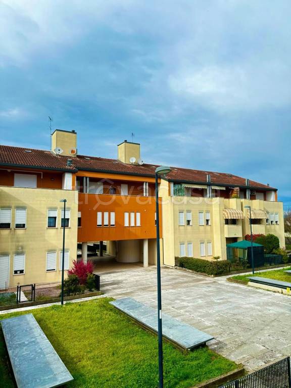 appartamento in vendita a Loria in zona Ramon