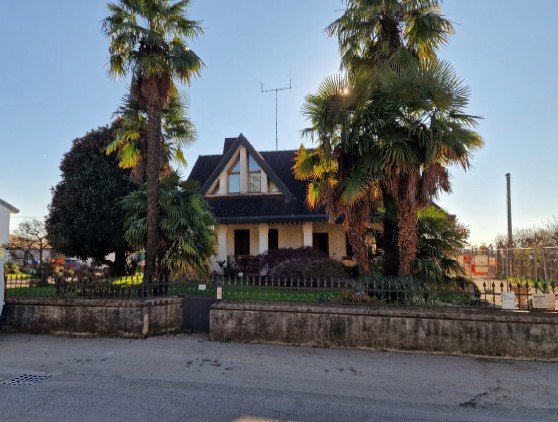 casa indipendente in vendita a Loria