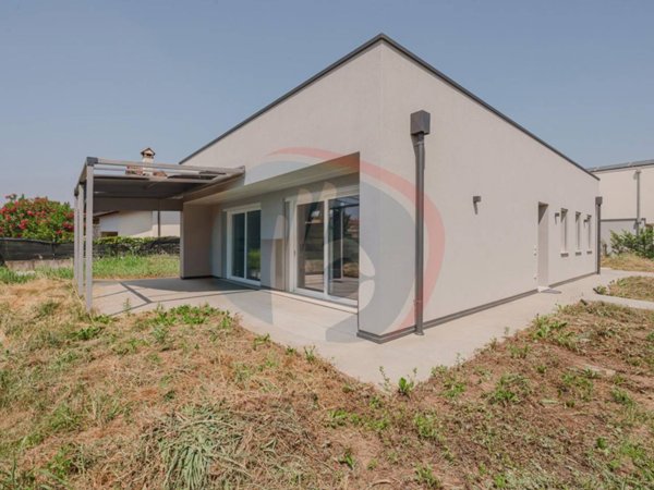 casa indipendente in vendita a Loria in zona Castione