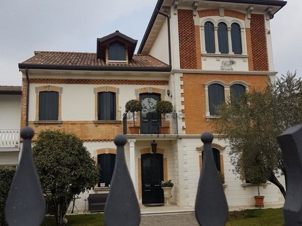 casa indipendente in vendita a Loria in zona Ramon