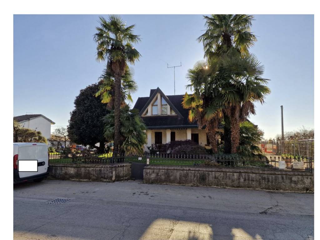 casa indipendente in vendita a Loria