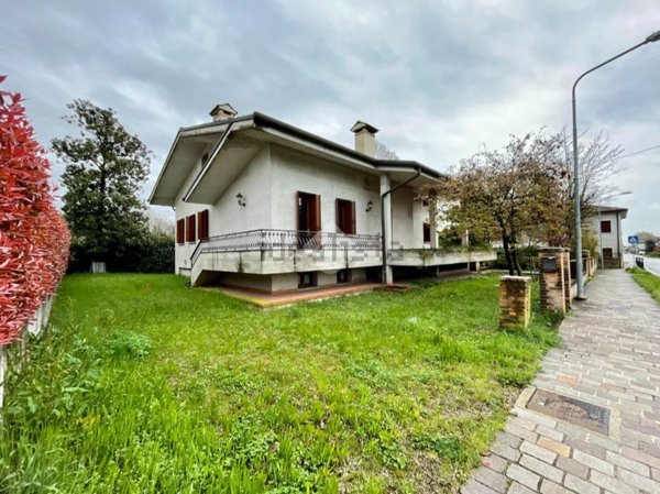 casa indipendente in vendita a Loria