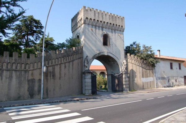 terreno edificabile in vendita a Loria in zona Castione