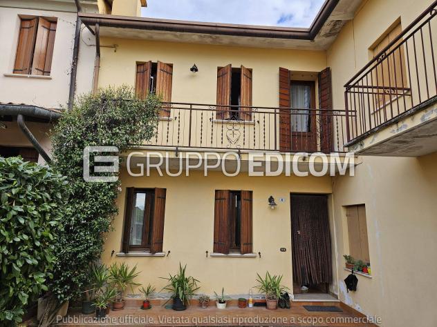 appartamento in vendita a Loria in zona Castione