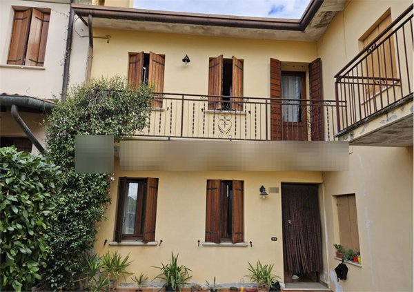 casa indipendente in vendita a Loria in zona Castione