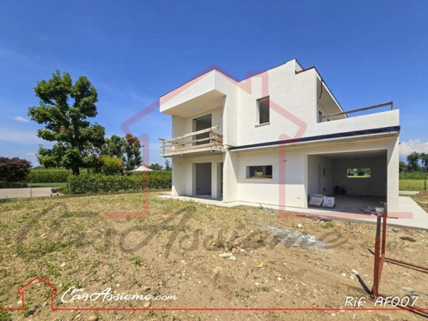 casa indipendente in vendita a Loria in zona Castione