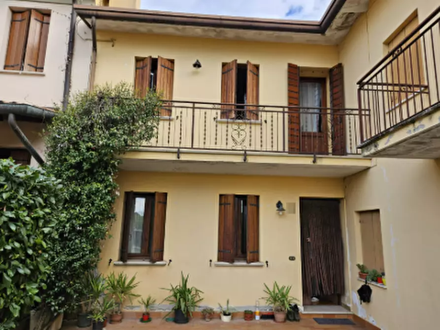 casa indipendente in vendita a Loria in zona Castione