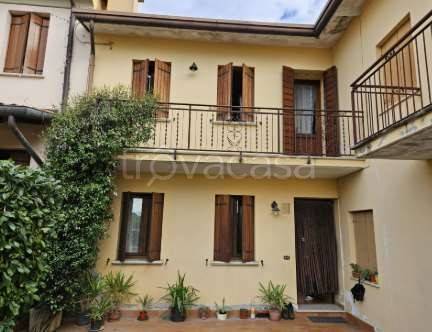 casa indipendente in vendita a Loria in zona Castione