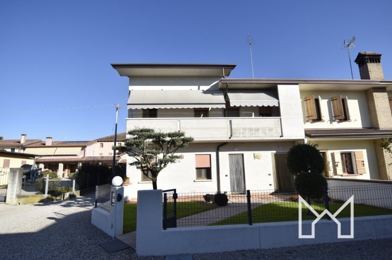 casa indipendente in vendita a Loria in zona Ramon