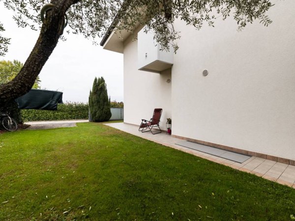 casa indipendente in vendita a Loria in zona Ramon