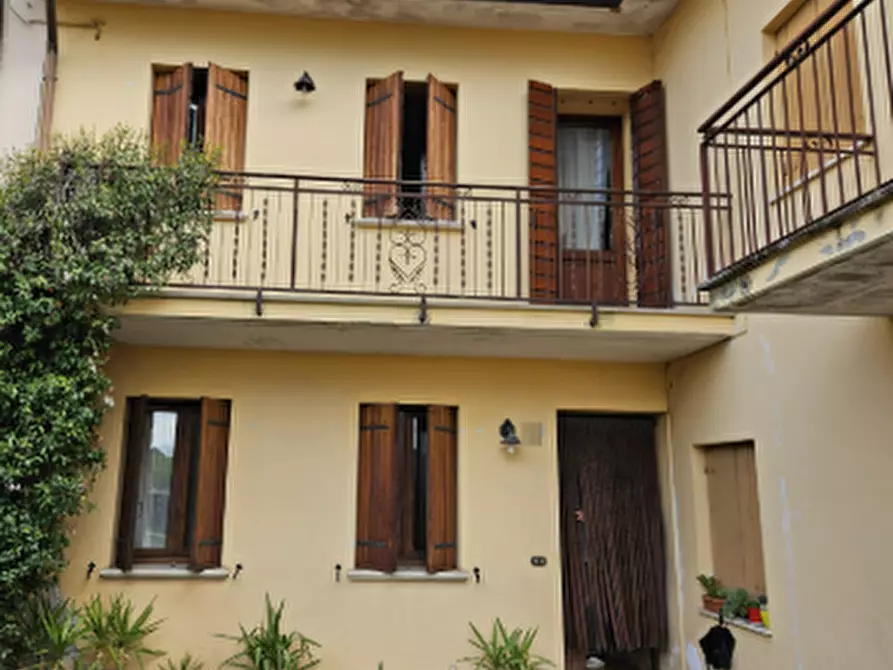casa indipendente in vendita a Loria in zona Castione