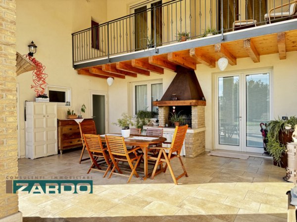 casa indipendente in vendita a Loria in zona Ramon