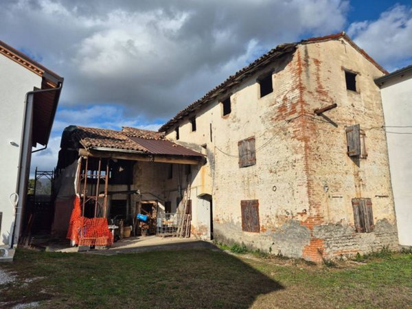 casa indipendente in vendita a Loria in zona Castione