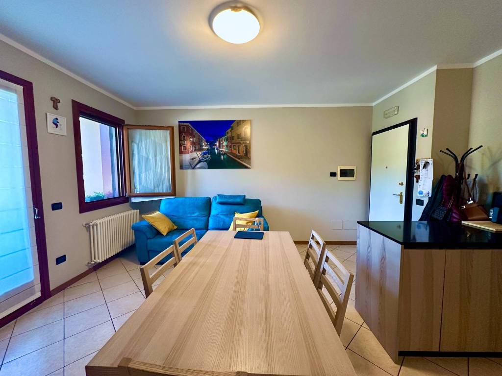 appartamento in vendita a Loria in zona Castione