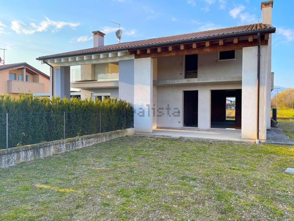 casa indipendente in vendita a Loria in zona Bessica