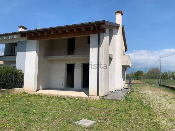 casa indipendente in vendita a Loria