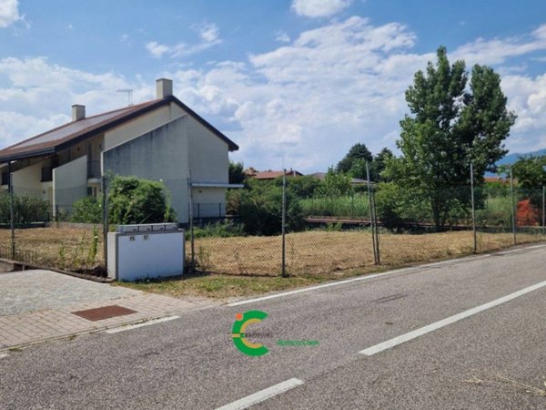 terreno edificabile in vendita a Loria