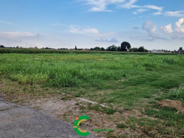 terreno edificabile in vendita a Loria in zona Bessica