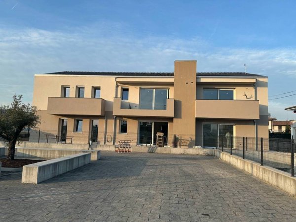 appartamento in vendita a Loria in zona Castione