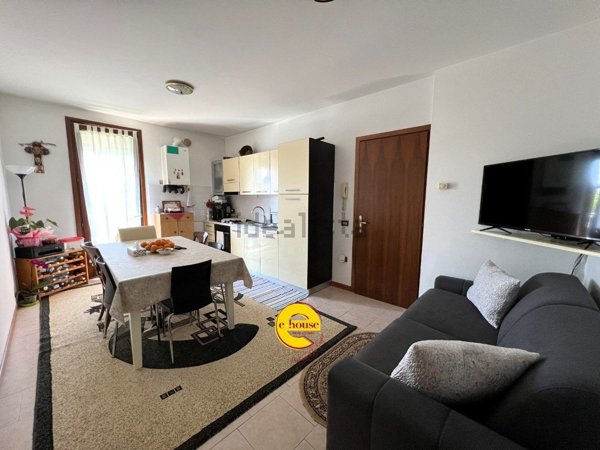 appartamento in vendita a Loria in zona Castione