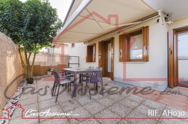 appartamento in vendita a Loria in zona Castione