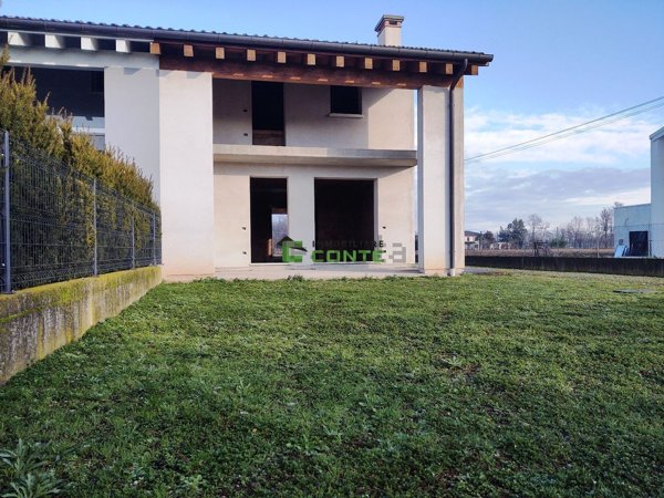 casa indipendente in vendita a Loria