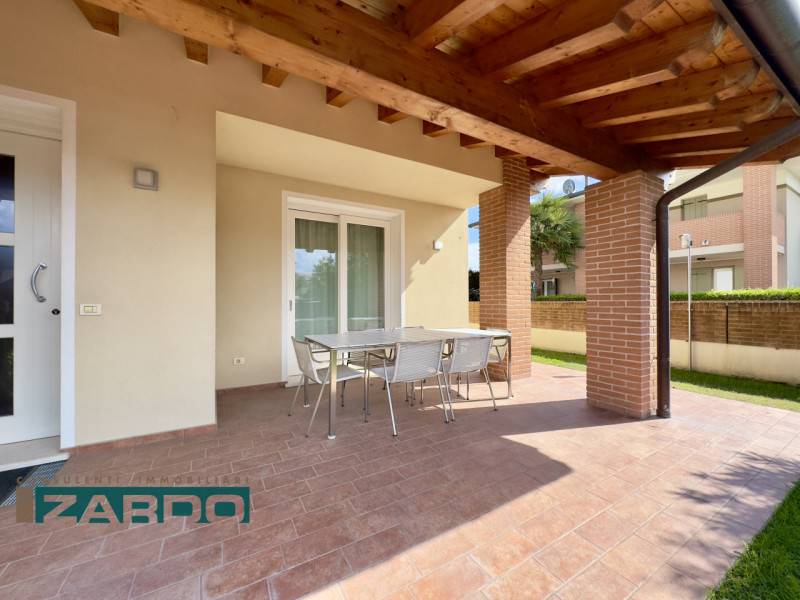 casa indipendente in vendita a Loria in zona Castione