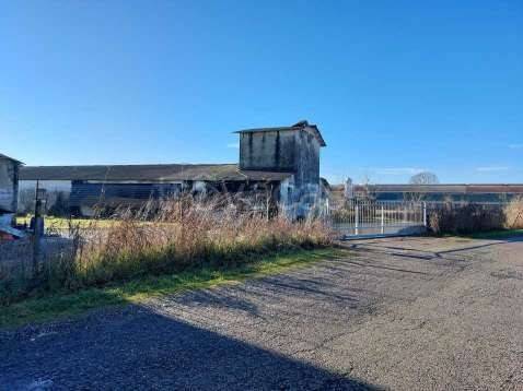 locale commerciale in vendita a Loria