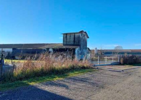 capannone in vendita a Loria in zona Bessica