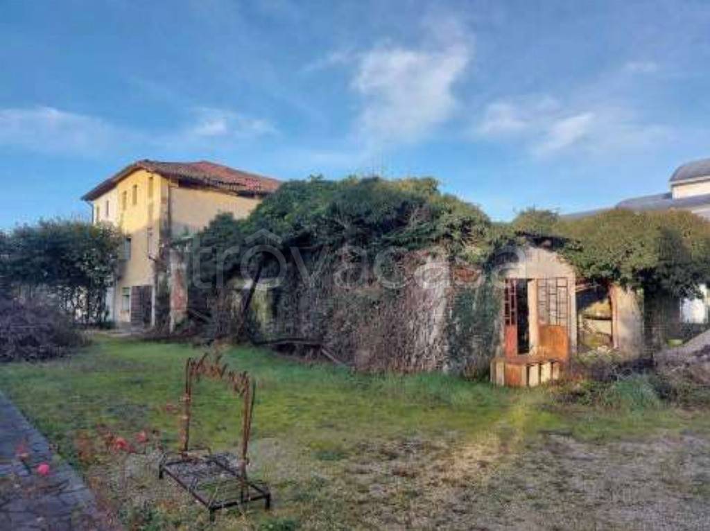 appartamento in vendita a Loria in zona Bessica