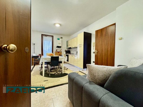 appartamento in vendita a Loria in zona Castione