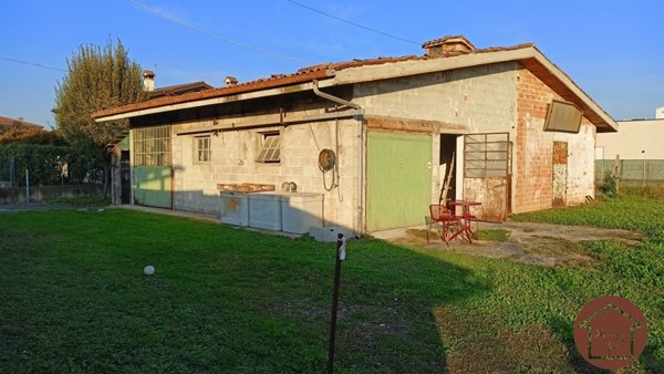 casa indipendente in vendita a Loria in zona Castione