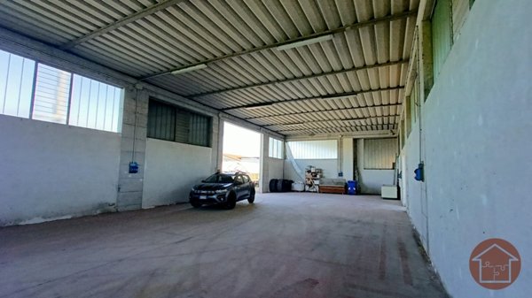 locale di sgombero in vendita a Loria