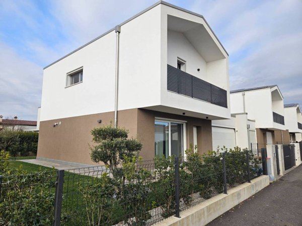 casa indipendente in vendita a Loria in zona Castione