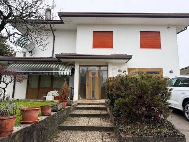 casa indipendente in vendita a Loria