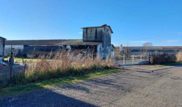 capannone in vendita a Loria in zona Bessica
