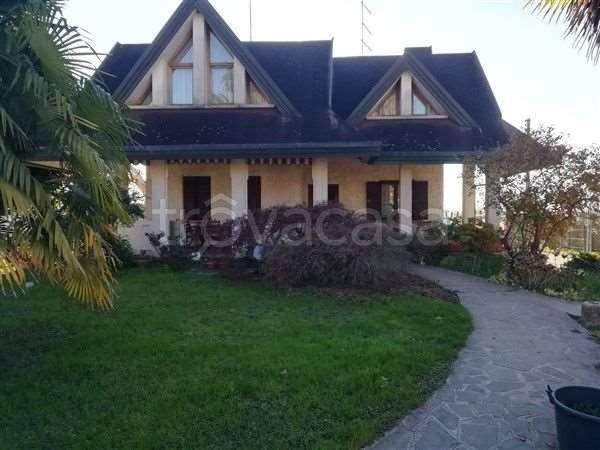 locale di sgombero in vendita a Loria in zona Ramon