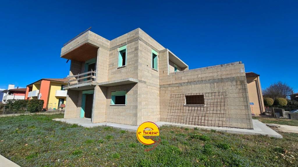 casa indipendente in vendita a Loria in zona Castione